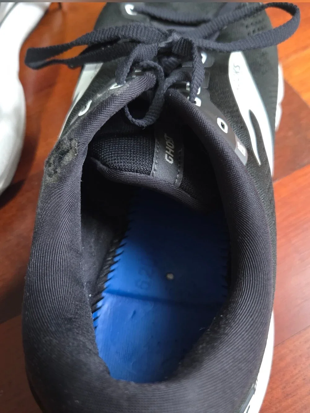 Brooks Ghost 15, Women's 12, Black and White Running Shoes